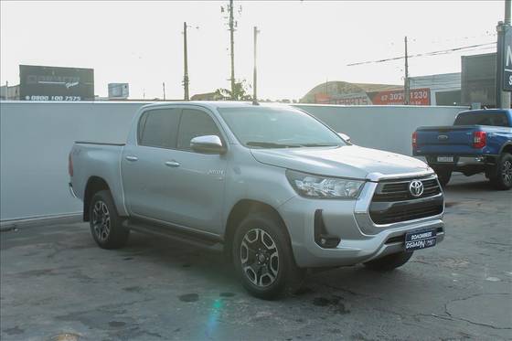 TOYOTA HILUX 2.7 VVT-i FLEX CD SRV 4X4 AUTOMÁTICO TOYOTA HILUX 2.7 VVT-i FLEX CD SRV 4X4 AUTOMÁTICO